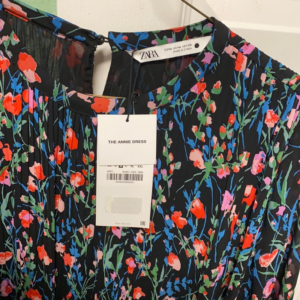 NWT | Zara Annie Dress Pleated Floral Print Medium - Picture 6 of 9